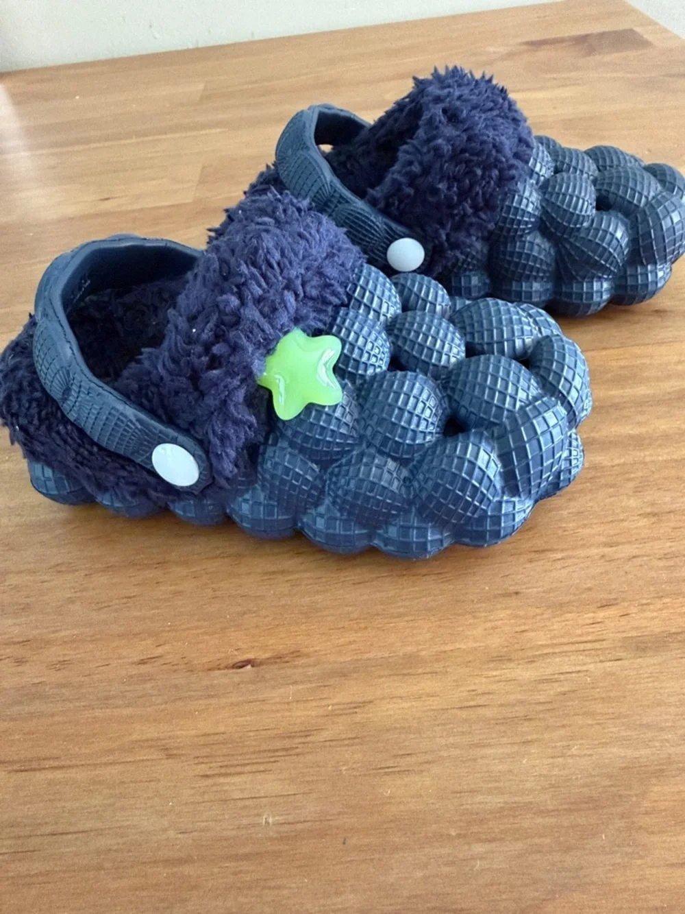 Kids Bubble-Textured Slippers with Plush Cuff - Navy Size 6 Boys